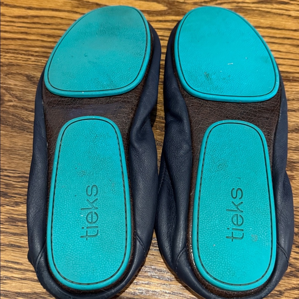 Tieks Navy and Teal Women's Flats - Removing 5/8 - Picture 4 of 8